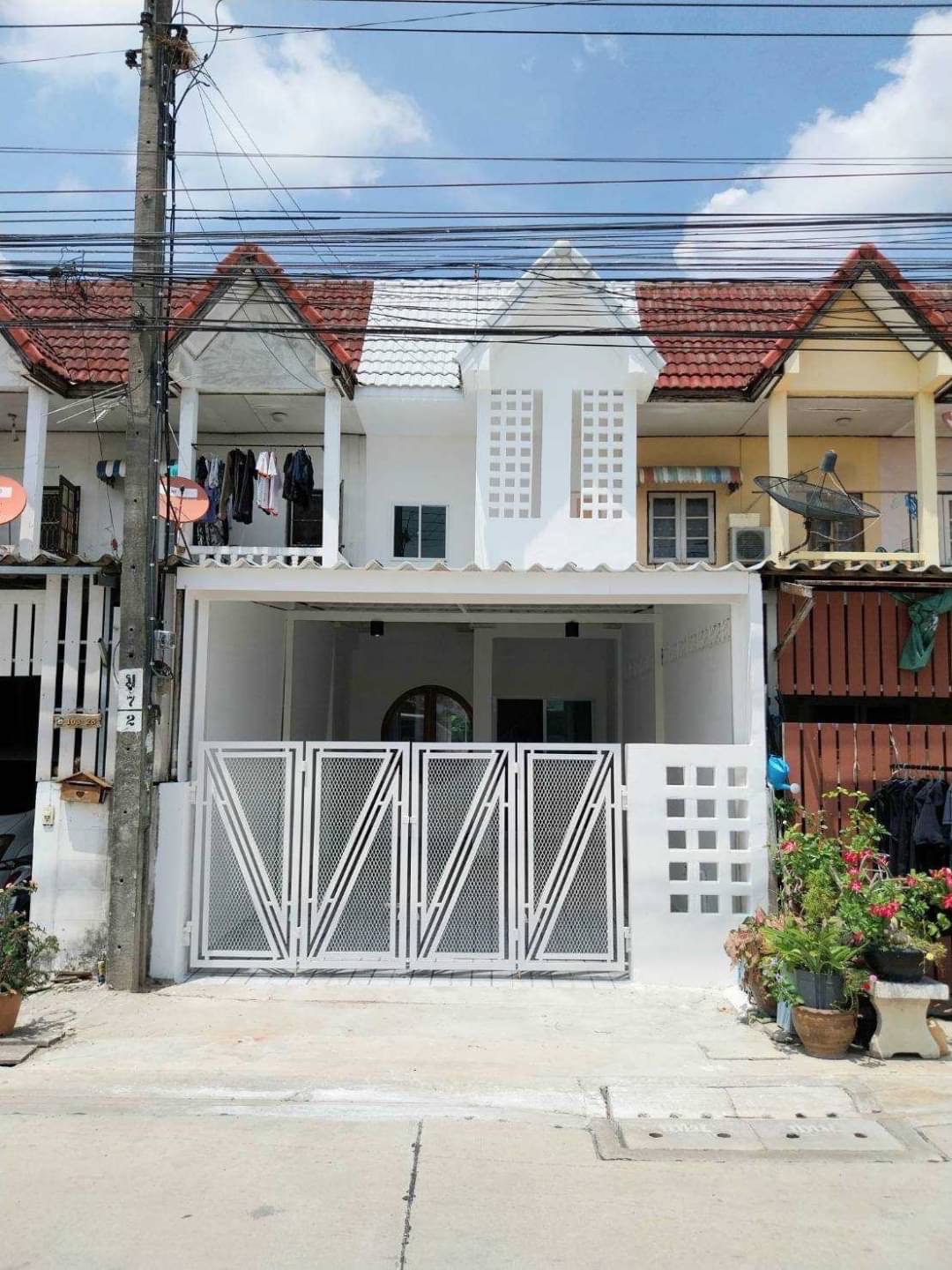 หมู่บ้านสินอนันต์  ซอยเลียบวารี 55 ถนนเลียบวารี ตกแต่งสไตล์มินิมอล