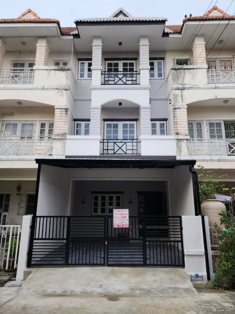 หมู่บ้านเมืองประชา ซอยหทัยราษฎร์ 35 อยู่โซนหน้าหมู่บ้านติดสวนสาธารณะ