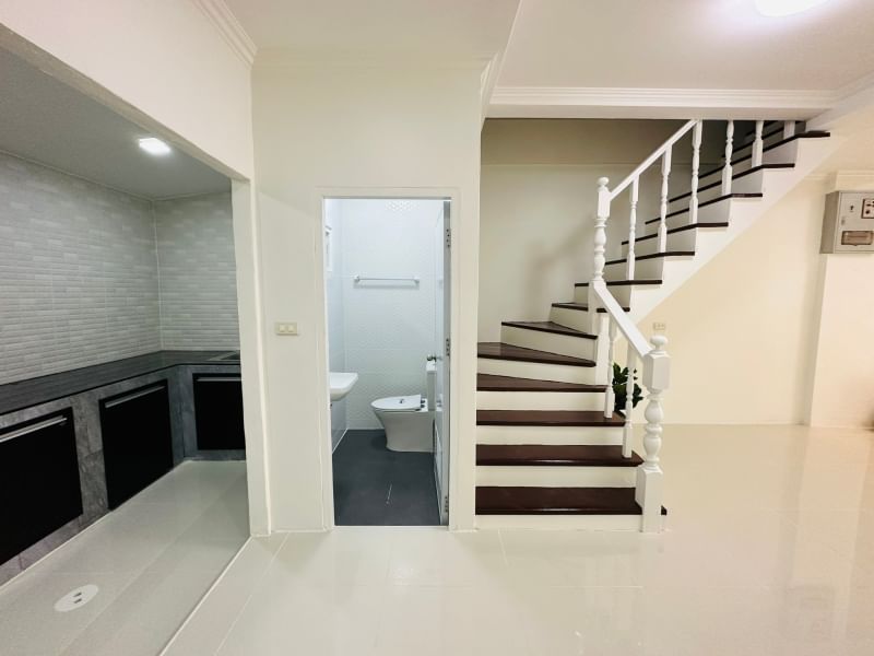 หมู่บ้านฉัตรณรงค์3 ซอยเปียร์นนท์ ลำลูกกาคลองสาม ทำเลดีมากใกล้รถไฟฟ้าคูคต มีระเบียง รีโนใหม่ทั้งหลัง - รูปที่ 11