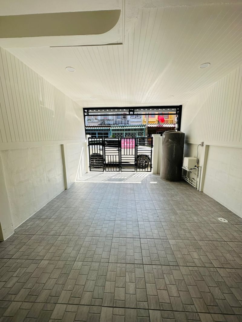 หมู่บ้านฉัตรณรงค์3 ซอยเปียร์นนท์ ลำลูกกาคลองสาม ทำเลดีมากใกล้รถไฟฟ้าคูคต มีระเบียง รีโนใหม่ทั้งหลัง - รูปที่ 12