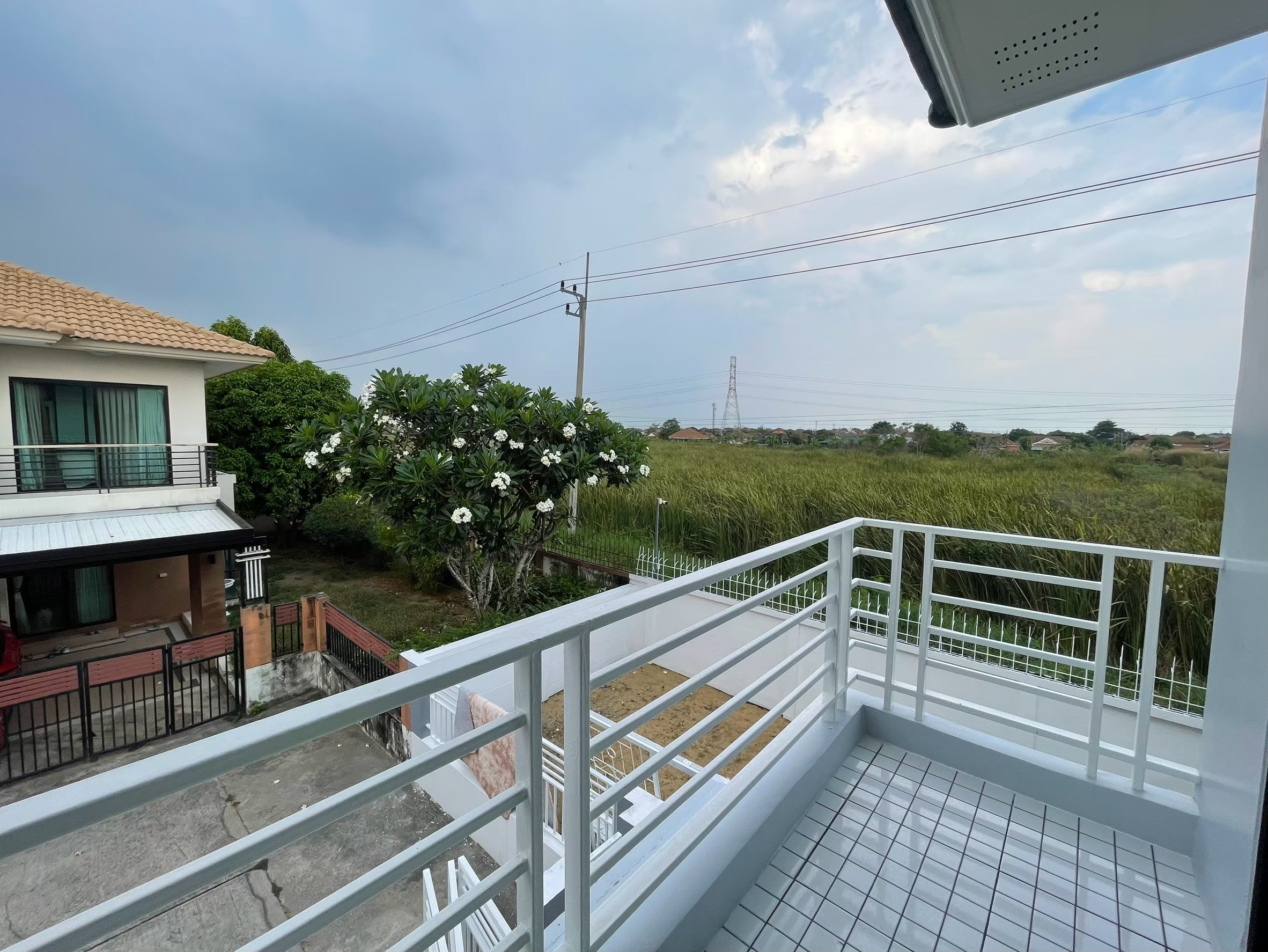 บ้านเดี่ยว 2 ชั้น 4 ห้องนอน 3 ห้องน้ำ พร้อมเข้าอยู่ หมู่บ้านบ้านฟ้ากรีนพาร์ค รังสิต - คลอง 3 