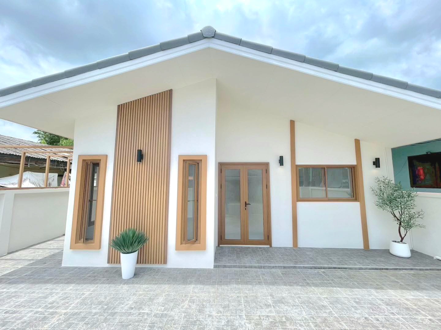 บ้านเดี่ยวชั้นเดียว รามอินทรา ใกล้รถไฟฟ้าสายสีชมพู ตกแต่งสไตล์มินิมอลพร้อมเข้าอยู่