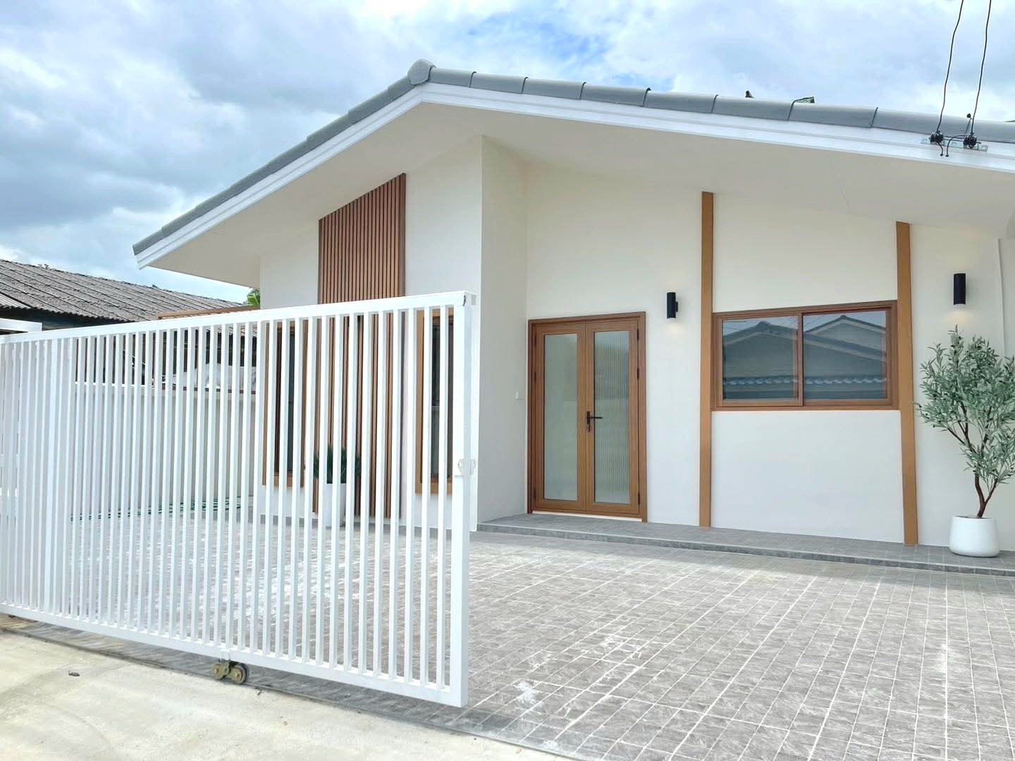 บ้านเดี่ยวชั้นเดียว รามอินทรา ใกล้รถไฟฟ้าสายสีชมพู ตกแต่งสไตล์มินิมอลพร้อมเข้าอยู่ - รูปที่ 2