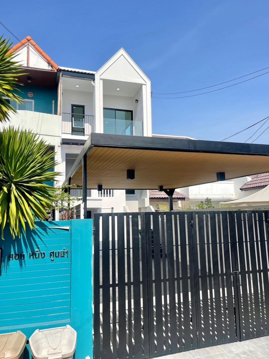 ทาวน์โฮม 3 ชั้น เล่นระดับ ใกล้สถานีรถไฟฟ้าสถานีสามัคคี  จอดรถได้ 2 คัน ตกแต่งใหม่พร้อมเข้าอยู่  - รูปที่ 2