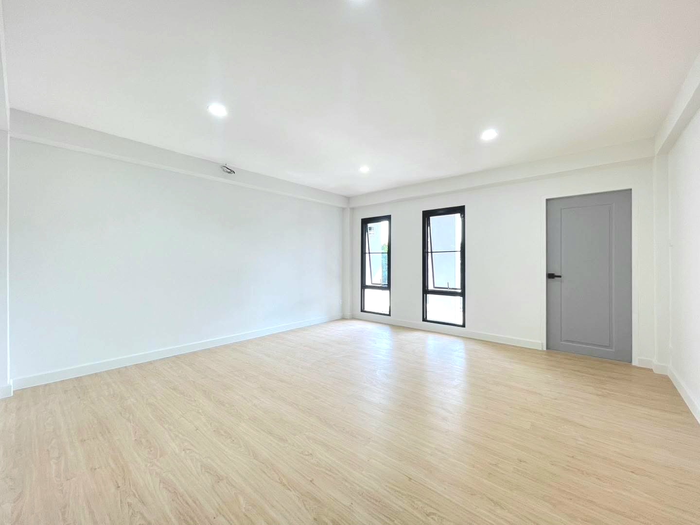 ทาวน์โฮม 3 ชั้น เล่นระดับ ใกล้สถานีรถไฟฟ้าสถานีสามัคคี  จอดรถได้ 2 คัน ตกแต่งใหม่พร้อมเข้าอยู่  - รูปที่ 4