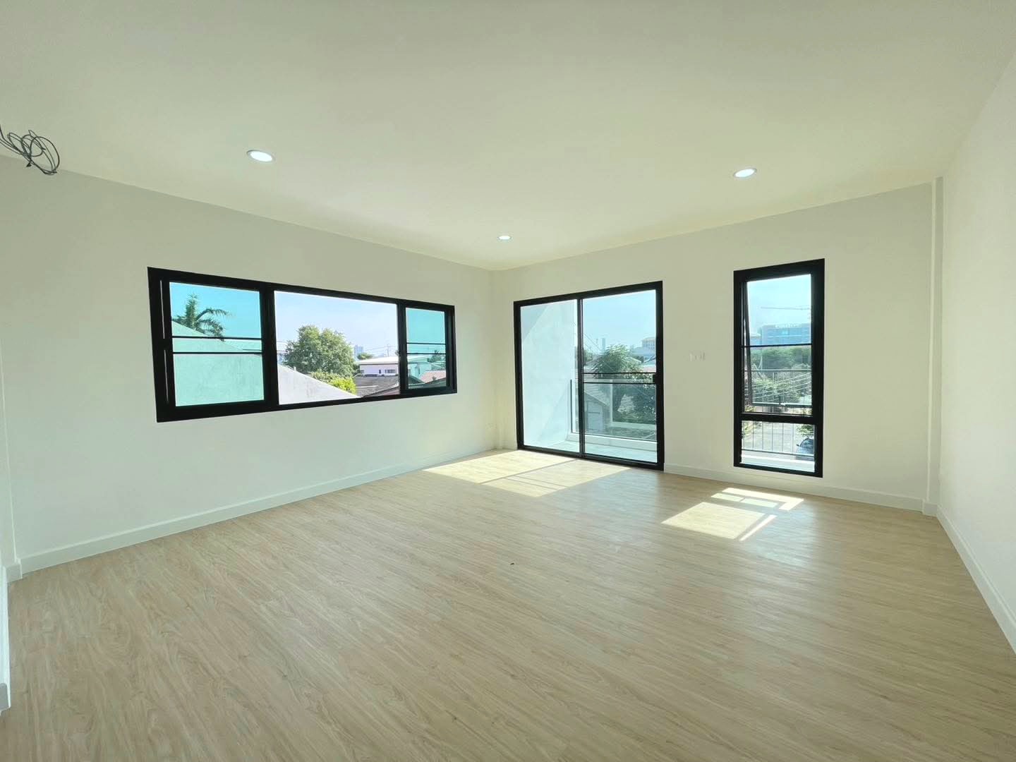 ทาวน์โฮม 3 ชั้น เล่นระดับ ใกล้สถานีรถไฟฟ้าสถานีสามัคคี  จอดรถได้ 2 คัน ตกแต่งใหม่พร้อมเข้าอยู่  - รูปที่ 10