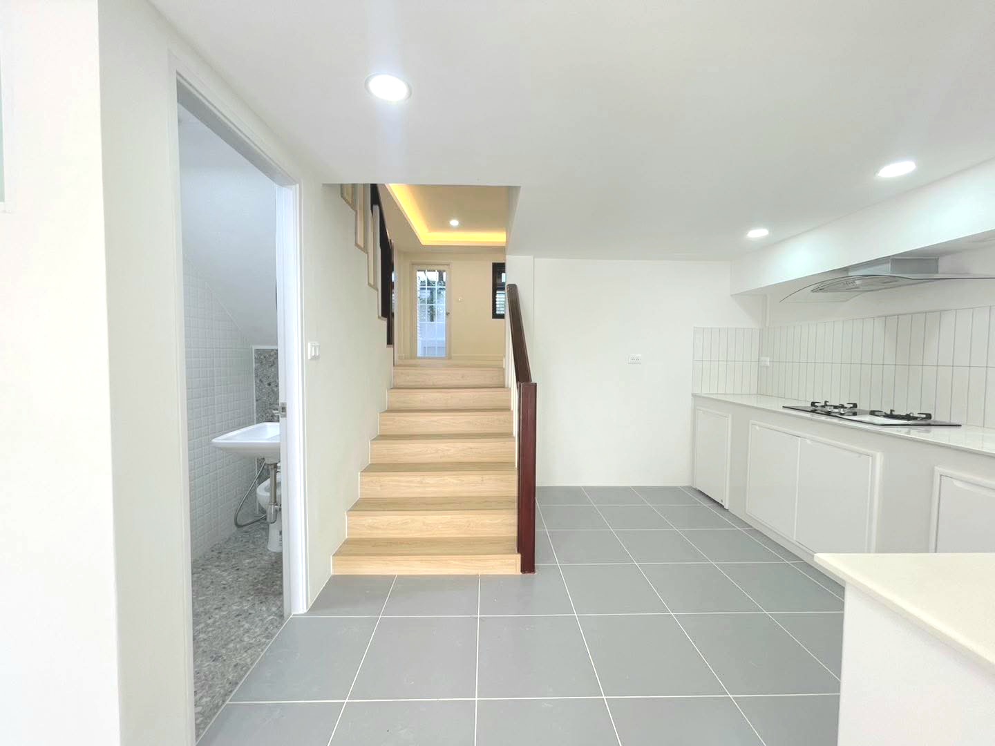 ทาวน์โฮม 3 ชั้น เล่นระดับ ใกล้สถานีรถไฟฟ้าสถานีสามัคคี  จอดรถได้ 2 คัน ตกแต่งใหม่พร้อมเข้าอยู่  - รูปที่ 16