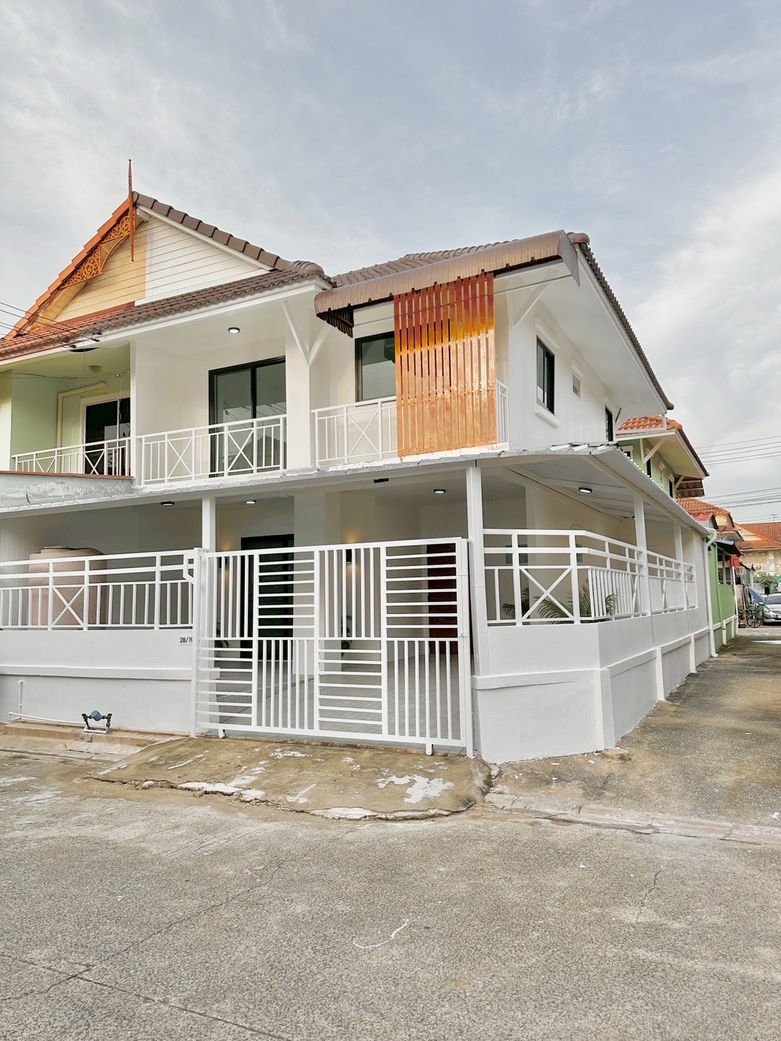 ทาวน์เฮ้าส์หลังมุมไม่ถึง 2 ล้าน รังสิต - คลอง3 เพียง 1.99ลบ. ฟรีโอน