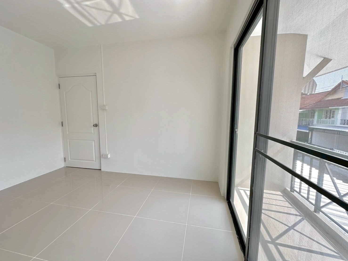 ทาวน์เฮ้าส์หลังมุมไม่ถึง 2 ล้าน รังสิต - คลอง3 เพียง 1.99ลบ. ฟรีโอน - รูปที่ 2