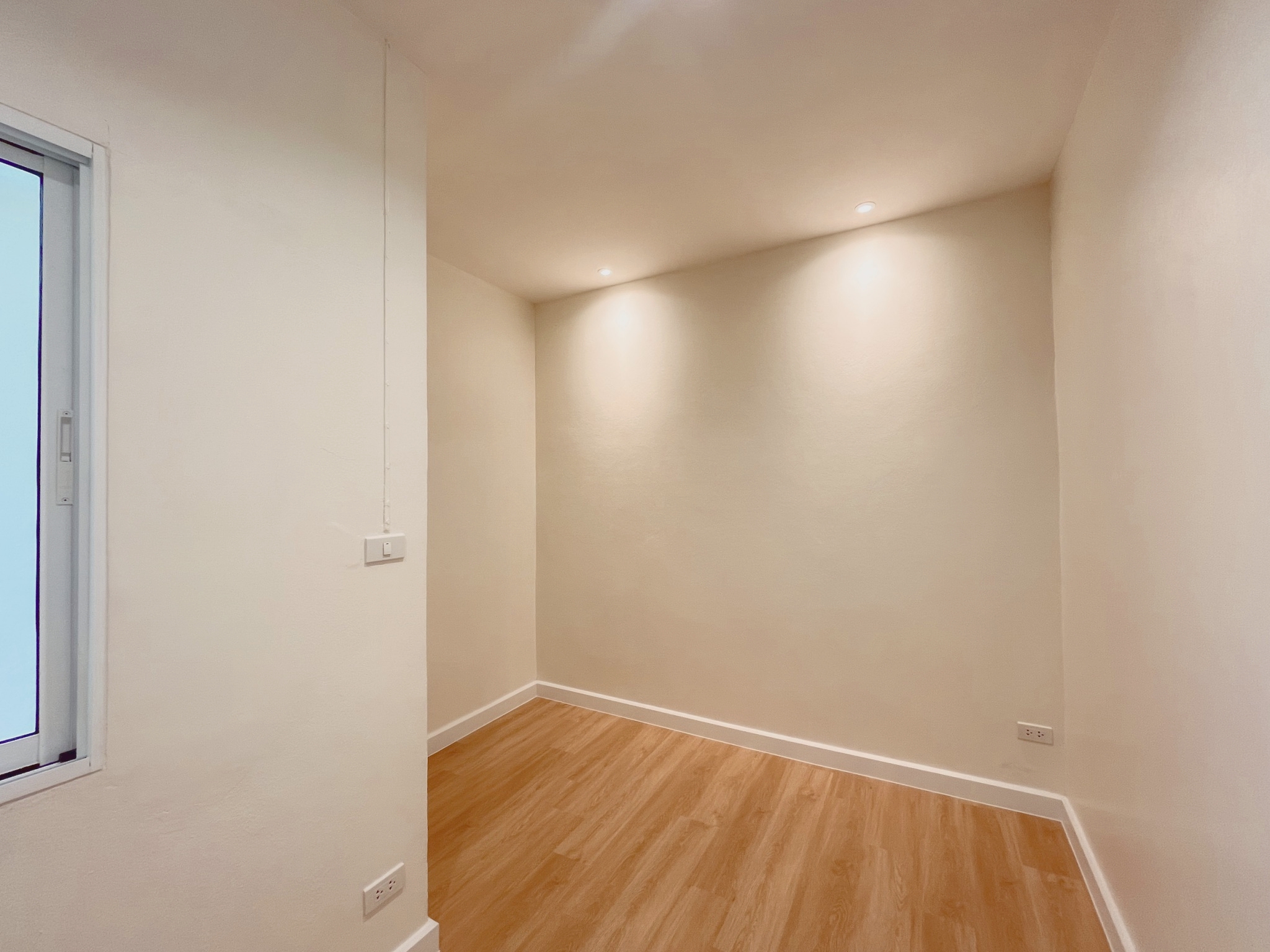 บ้านพร้อมอยู่ งบ 2 ล้าน ใกล้สุขาภิบาล  5 ใกล้สายไหม ติดทางด่วนจตุโชติ แถมเฟอร์ทั้งหลัง - รูปที่ 3