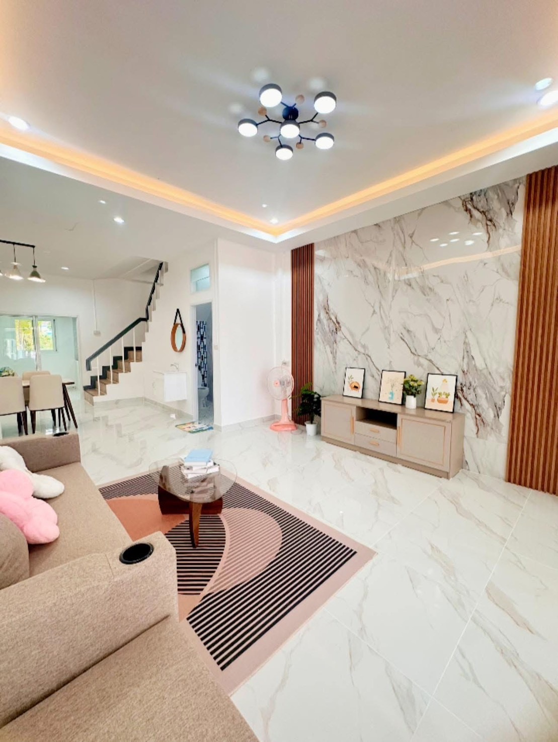 บ้านพร้อมอยู่ ใกล้สนามบินสุวรรณภูมิ ถนนร่มเกล้า งบ 2 ล้าน แถมเฟอร์ พร้อมเข้าอยู่ - รูปที่ 2