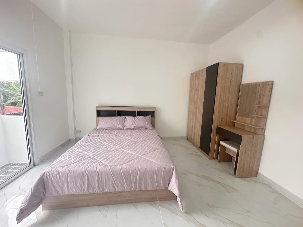 บ้านพร้อมอยู่ ใกล้สนามบินสุวรรณภูมิ ถนนร่มเกล้า งบ 2 ล้าน แถมเฟอร์ พร้อมเข้าอยู่ - รูปที่ 3