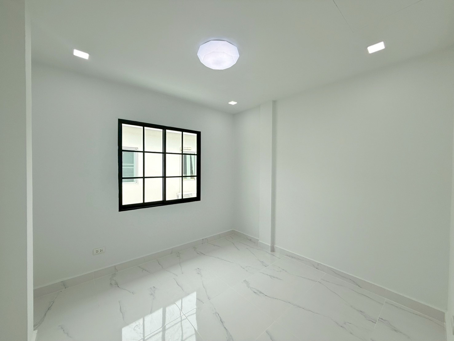 บ้านพร้อมอยู่ ใกล้แฟชั่นไอส์แลนด์ ถนนเลียบคลองสอง ซาฟารีเวิลด์ รีโนเวทใหม่ แถมเฟอร์ทั้งหลัง - รูปที่ 5