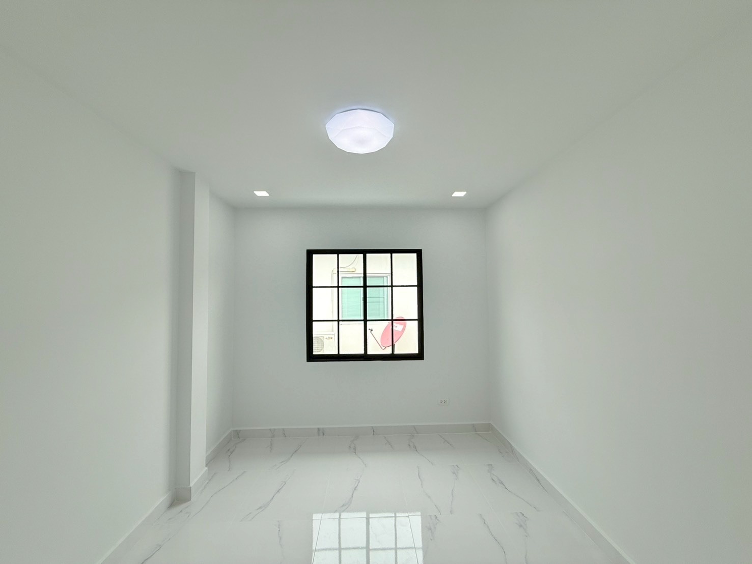 บ้านพร้อมอยู่ ใกล้แฟชั่นไอส์แลนด์ ถนนเลียบคลองสอง ซาฟารีเวิลด์ รีโนเวทใหม่ แถมเฟอร์ทั้งหลัง - รูปที่ 6