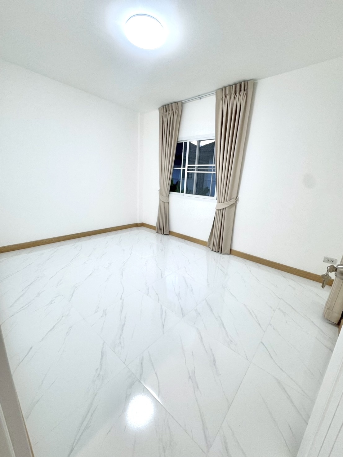 บ้านรีโนเวท 3 ห้องนอน พร้อมเข้าอยู่ แถมเฟอร์ครบ ถนนหทัยราษฎร์ ใกล้แยกมีนบุรี ใกล้แฟชั่นไอส์แลนด์  - รูปที่ 8